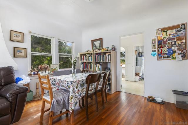 4438 44 Campus, San Diego CA: https://media.crmls.org/mediaz/862a4b28-8958-48a2-99eb-eae097125b31.jpg