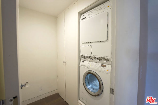 838 N Doheny Drive, West Hollywood CA: https://media.crmls.org/mediaz/862aa637-beb0-44f2-9747-a1881622ff9d.jpg