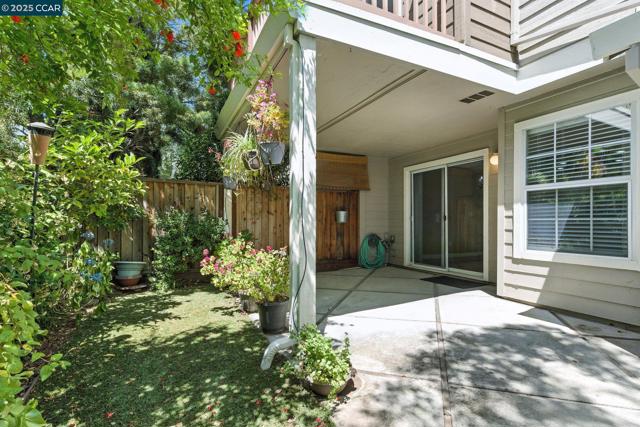 305 Daybreak Court, San Ramon CA: https://media.crmls.org/mediaz/862aea11-cbef-4b62-b259-69f9b2bf476a.jpg