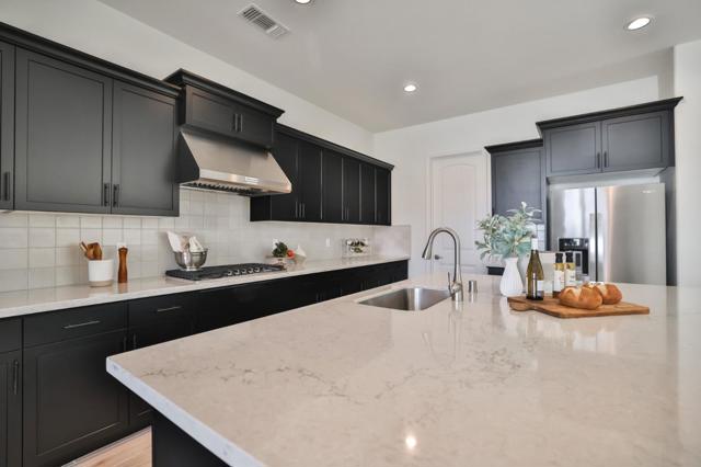 592 Santa Lucia Way, Marina CA: https://media.crmls.org/mediaz/862b13fb-c8de-4130-944b-bb8af849a970.jpg