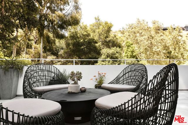 0 Willow Glen Road, Los Angeles CA: https://media.crmls.org/mediaz/862b4ca9-b184-43c1-80af-8f7b2fb42759.jpg