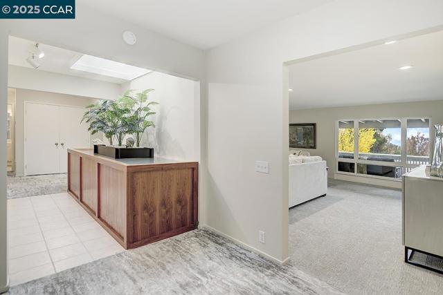 2900 Tice Creek Dr, Walnut Creek CA: https://media.crmls.org/mediaz/862c0f6a-6790-4c2b-960c-cfa89b0d2079.jpg