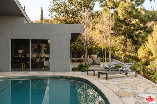 8559 Edwin Drive, Los Angeles CA: https://media.crmls.org/mediaz/862cae45-d68a-4578-b9e8-25a9ba6feba6.jpg