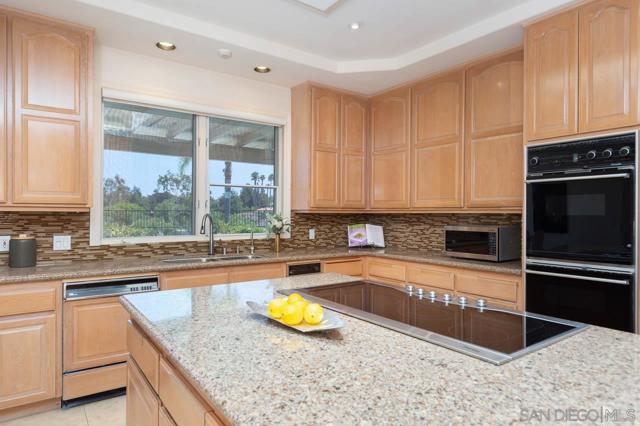 13388 Highlands Ranch Rd, Poway CA: https://media.crmls.org/mediaz/862d3fc2-197e-4083-a1b0-b46a175c65f8.jpg