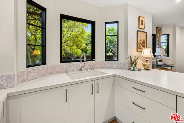 305 E Islay Street, Santa Barbara CA: https://media.crmls.org/mediaz/862d97f2-c181-4481-a7c8-7d58526633d7.jpg