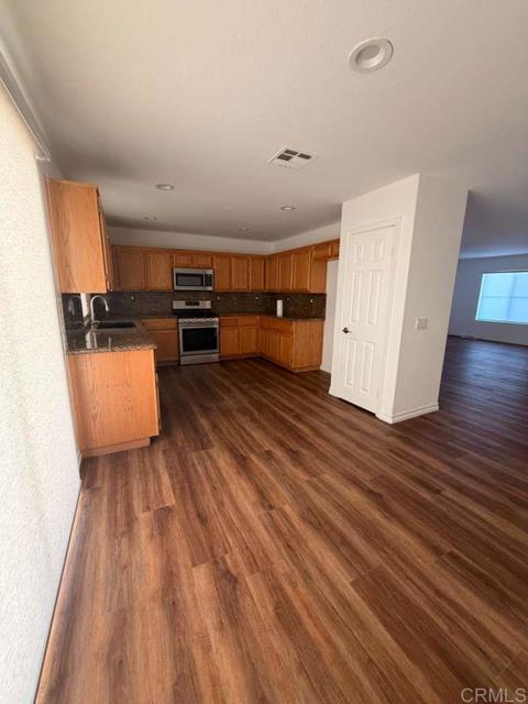 Detail Gallery Image 20 of 33 For 25043 Babbling Brook Cir, Menifee,  CA 92584 - 4 Beds | 3 Baths