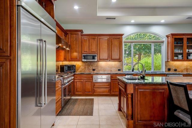 2860 Via Rancheros Way, Fallbrook CA: https://media.crmls.org/mediaz/862e2bfd-86b8-42dd-a163-98b27ac9201b.jpg