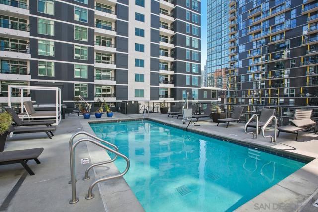425 W Beech St, San Diego CA: https://media.crmls.org/mediaz/862e43f7-c61a-43b2-8633-579393bb11d1.jpg