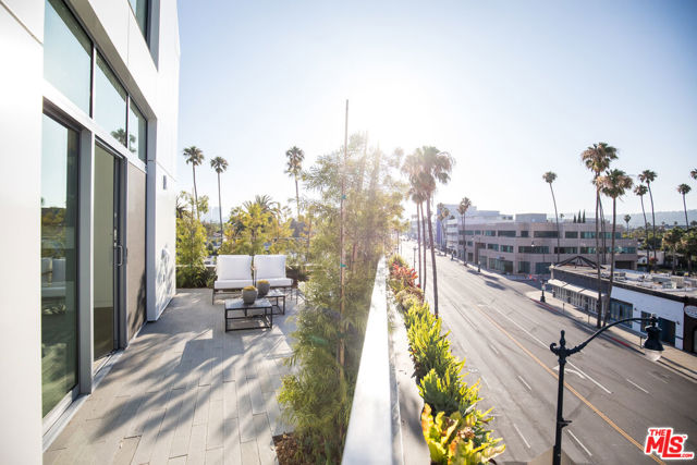 8600 Wilshire Boulevard, Beverly Hills CA: https://media.crmls.org/mediaz/862e78fc-98cc-4709-a0b2-9cbe2ce927cd.jpg
