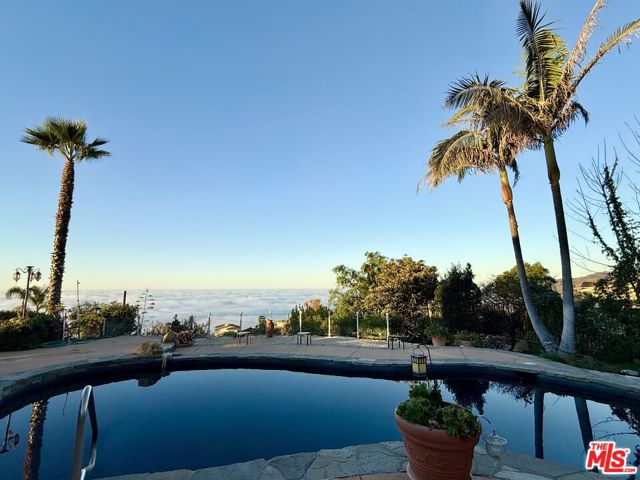 20776 Big Rock Drive, Malibu CA: https://media.crmls.org/mediaz/862e8496-b511-4519-bcdb-e81730483c24.jpg