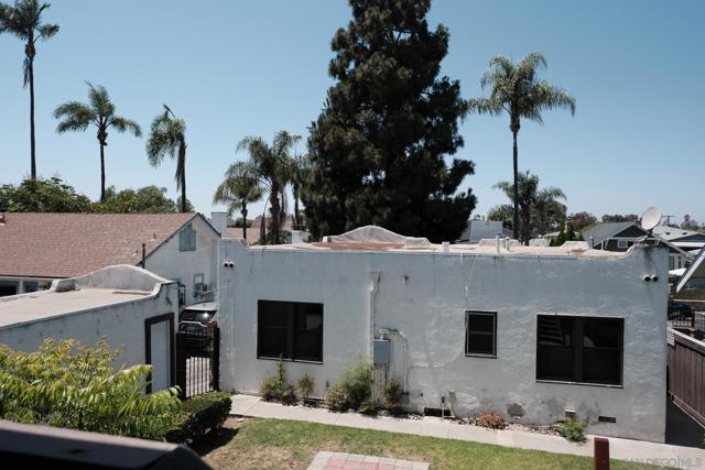 4757 Kensington Dr, San Diego CA: https://media.crmls.org/mediaz/862e8887-996d-4639-8574-12089291b4f9.jpg