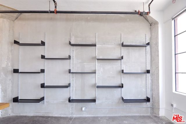 315 E 8th Street, Los Angeles CA: https://media.crmls.org/mediaz/862e8b17-ceb2-4006-8470-7b89ba674015.jpg