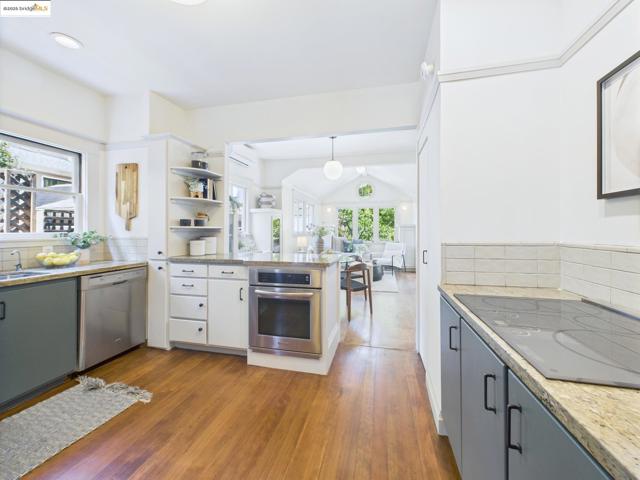5920 Ivanhoe Rd, Oakland CA: https://media.crmls.org/mediaz/862eaeae-4eaf-4da8-84ed-86a59952c8bb.jpg