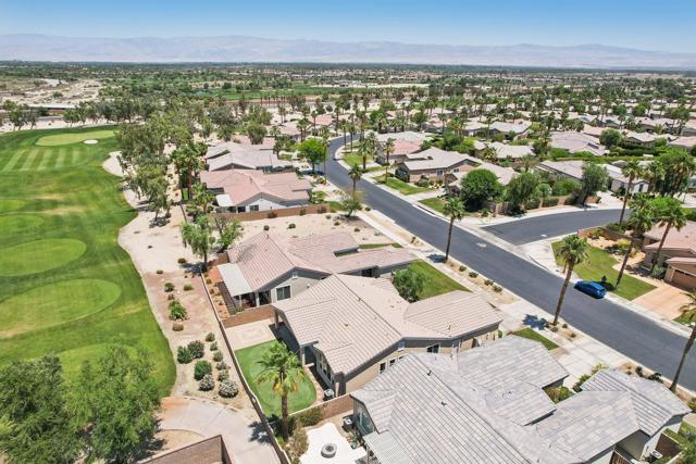 60375 Living Stone Drive, La Quinta CA: https://media.crmls.org/mediaz/862ecbcc-c01e-4d75-8e79-579b936820c6.jpg