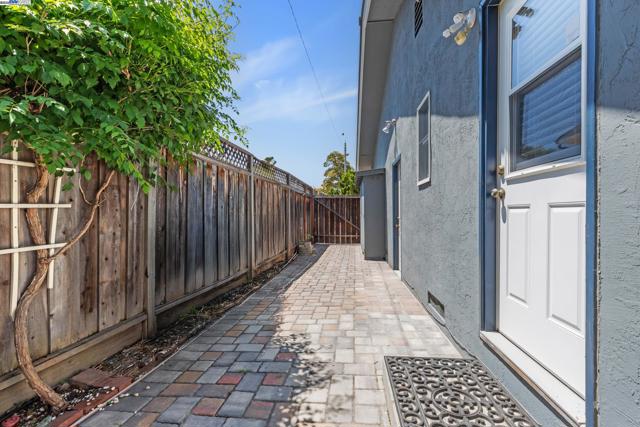 41938 Via San Carlos, Fremont CA: https://media.crmls.org/mediaz/862edc91-c26a-45ea-b457-00f6fb9e0b45.jpg