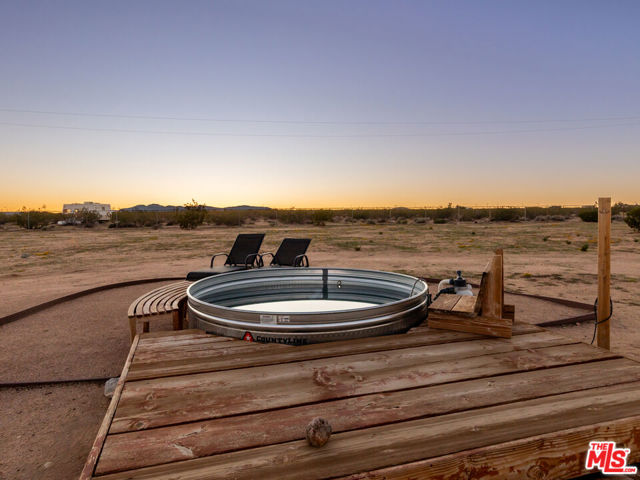 2724 Stonehill Avenue, Joshua Tree CA: https://media.crmls.org/mediaz/862f0243-3289-4856-82d3-403bbf6964ad.jpg