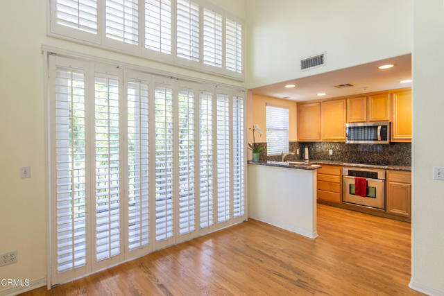286 N Madison Avenue, Pasadena CA: https://media.crmls.org/mediaz/862f0715-3129-42dc-862b-6ffc3fab6872.jpg