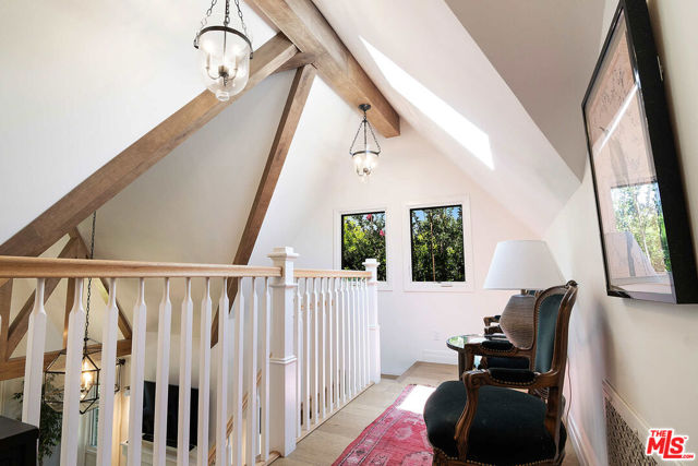 342 N Citrus Avenue, Los Angeles CA: https://media.crmls.org/mediaz/862f1bf0-570e-4700-a161-7299e470359d.jpg