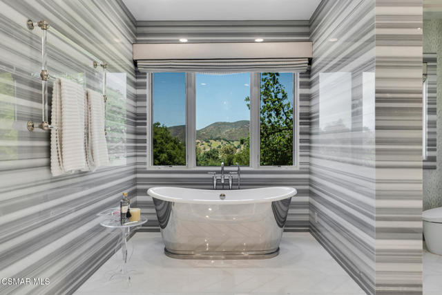 2259 Melford Court, Westlake Village CA: https://media.crmls.org/mediaz/863002e8-c7d8-4d57-96a8-fca4875007b4.jpg