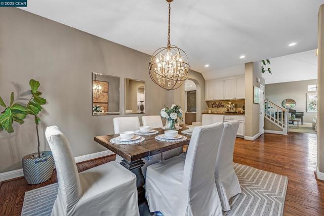100 Bedford Ct, Danville CA: https://media.crmls.org/mediaz/863057df-9e74-451c-925c-2d75057b6d68.jpg