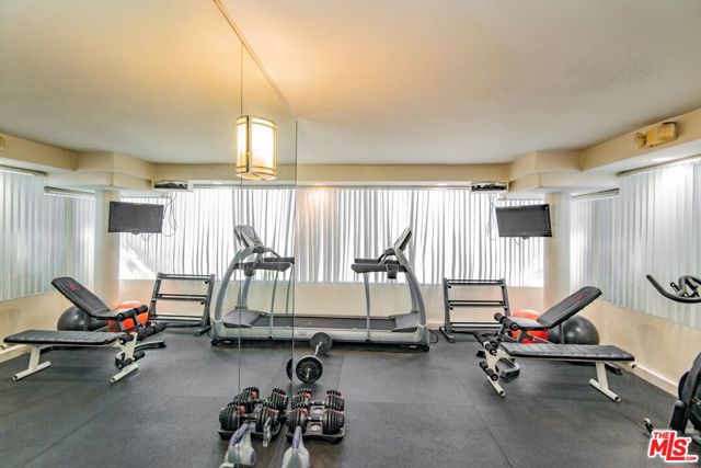 4702 Fulton Avenue, Sherman Oaks CA: https://media.crmls.org/mediaz/863088a0-9156-45fd-b0fa-d76bf392eccf.jpg