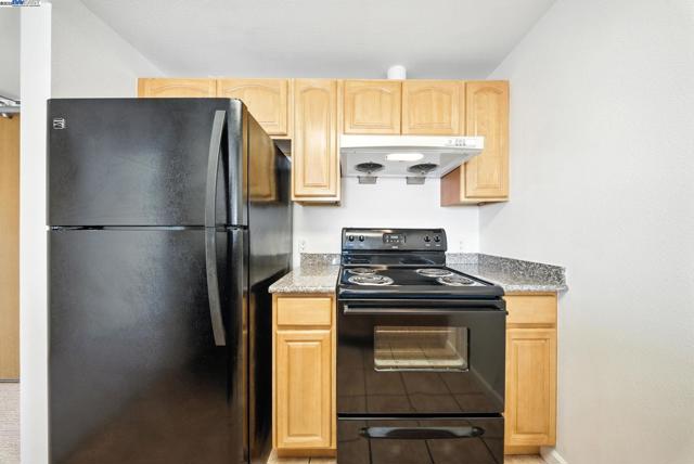 989 Webster, Oakland CA: https://media.crmls.org/mediaz/86311db6-fcc3-4dad-8615-e0467f7daee3.jpg