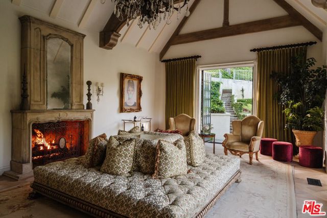 10950 Bellagio Road, Los Angeles CA: https://media.crmls.org/mediaz/863174aa-42bd-4fc9-8744-47630a3e3a47.jpg