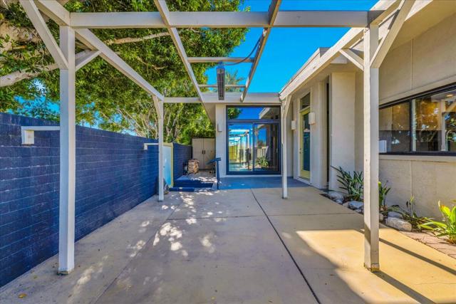 130 W Racquet Club Road #511, Palm Springs, CA 92262