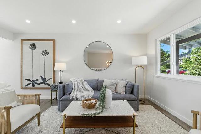 730 Sierra Street, Moss Beach CA: https://media.crmls.org/mediaz/8631fff8-6c4c-4b25-a549-d74e43036354.jpg