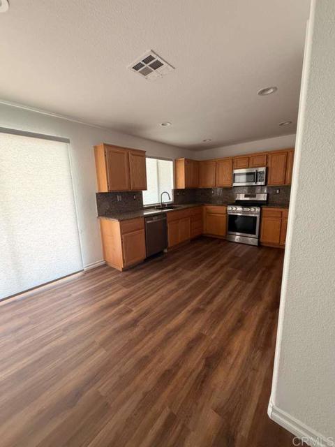 Detail Gallery Image 11 of 33 For 25043 Babbling Brook Cir, Menifee,  CA 92584 - 4 Beds | 3 Baths