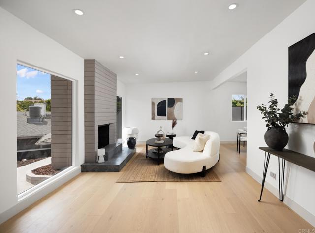 Detail Gallery Image 4 of 35 For 7525 Piper Pl, Los Angeles,  CA 90045 - 3 Beds | 2 Baths