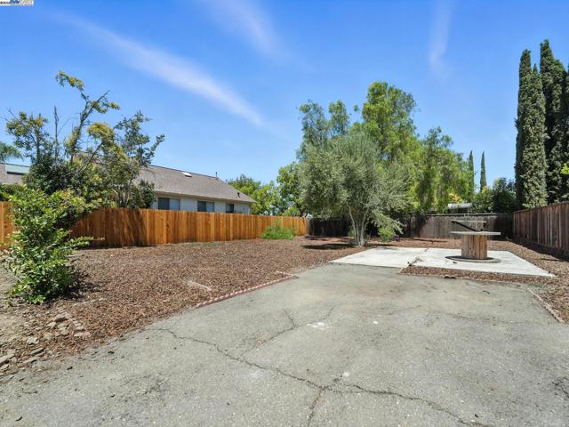 772 Mcleod St, Livermore CA: https://media.crmls.org/mediaz/863345bb-2cf9-4b2c-a605-25de3788109e.jpg
