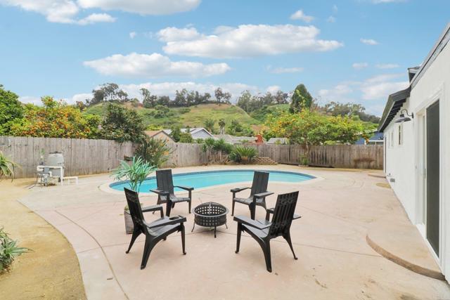 3243 Carolyn Circle, Oceanside CA: https://media.crmls.org/mediaz/8633f0a1-be85-4cd2-967e-c70b691b1f05.jpg
