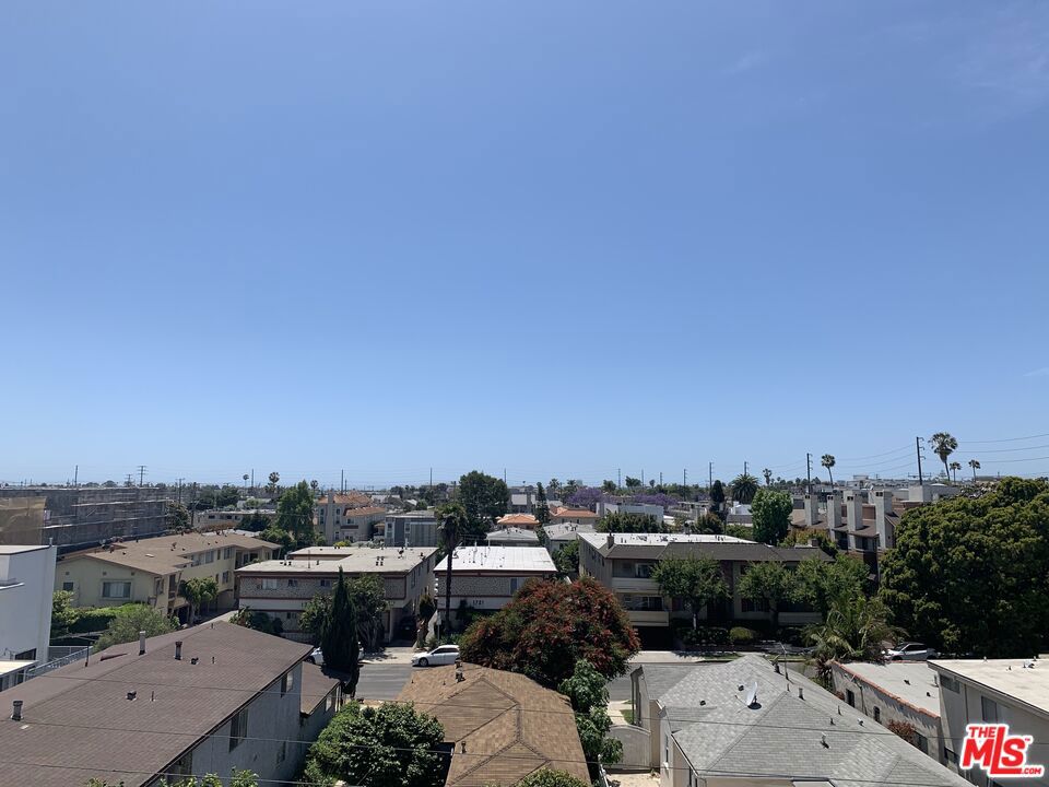 https://media.crmls.org/mediaz/863497ad-f362-4cb7-81aa-e4772aa587a5.jpg?preset=X-Large