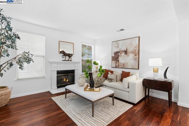 1525 Whispering Oaks Way, Pleasanton CA: https://media.crmls.org/mediaz/86349d3d-adea-433d-9fc7-e8e55ababdb1.jpg