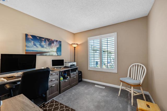 2611 Quail Ct., Union City CA: https://media.crmls.org/mediaz/8634a04e-a228-4965-8a2c-96adca9d71b8.jpg
