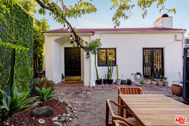 2251 N Cahuenga Boulevard, Los Angeles CA: https://media.crmls.org/mediaz/863581f5-b1bf-4f93-9a7f-6afe00781200.jpg
