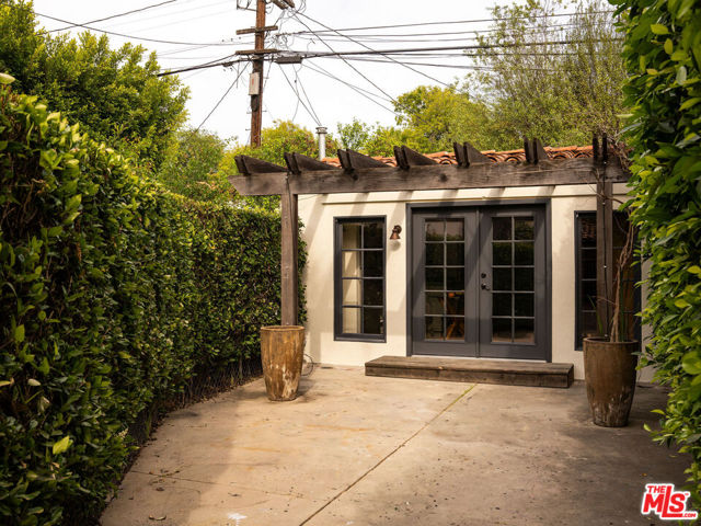 1444 S Sierra Bonita Avenue, Los Angeles CA: https://media.crmls.org/mediaz/86358bb5-6ff9-4d7c-94ed-56c04b47e1f4.jpg