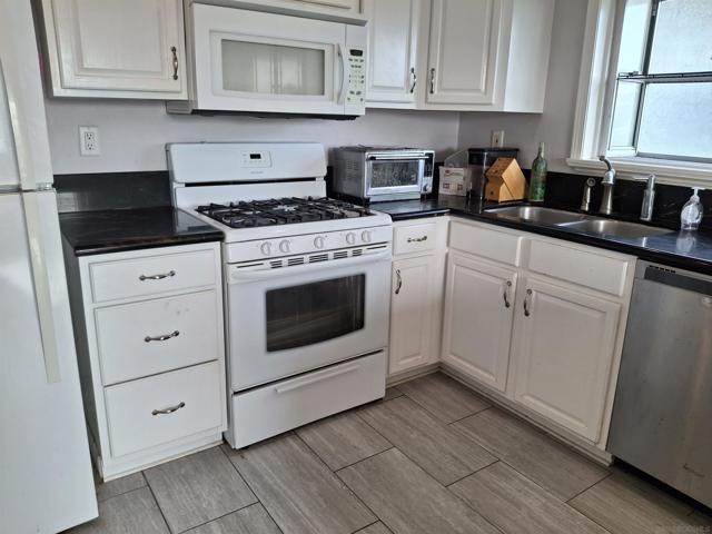 34141 La Serena Dr, Dana Point CA: https://media.crmls.org/mediaz/86368d7e-979c-4147-92fe-34179ad45803.jpg