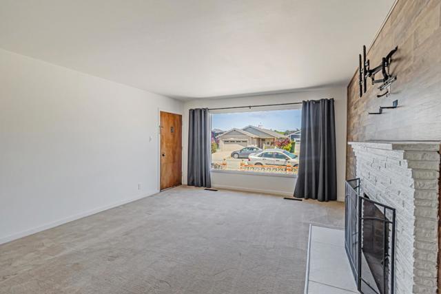 624 Filbert Street, Half Moon Bay CA: https://media.crmls.org/mediaz/86368fd8-4e80-4b33-bdc8-28091e46391c.jpg