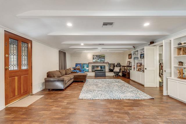 4201 Avenida Gregory, Spring Valley CA: https://media.crmls.org/mediaz/8636a259-4ef3-4abd-b99b-8669578e6887.jpg