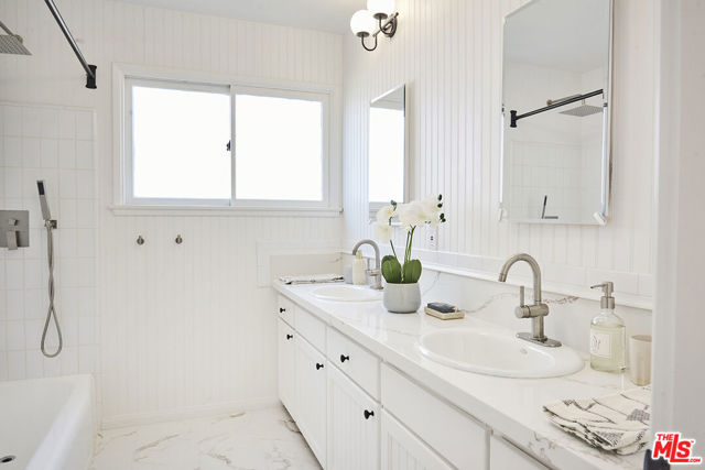 8531 Norwich Avenue, North Hills CA: https://media.crmls.org/mediaz/86381728-c04c-42b7-9db7-36471cab782e.jpg