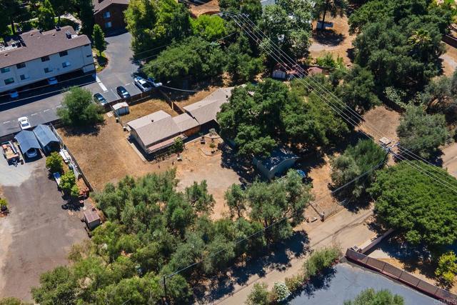 1453 OLIVEWOOD LN, Alpine CA: https://media.crmls.org/mediaz/8638b721-0b99-4f51-8e5b-089004c8ae5e.jpg