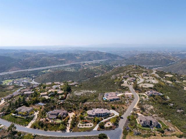 9698 Welk View Drive, Escondido CA: https://media.crmls.org/mediaz/8638d181-562a-437c-bf2c-0d2dcd841c94.jpg