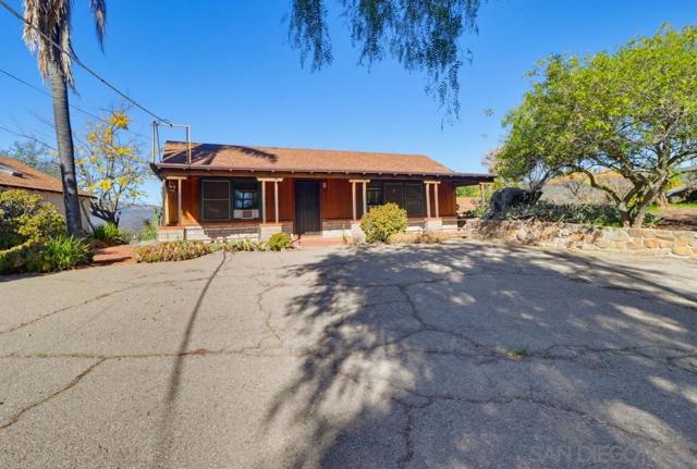 602 Starbright Ln, Alpine CA: https://media.crmls.org/mediaz/8638da69-ea64-4733-b265-d55371a13283.jpg