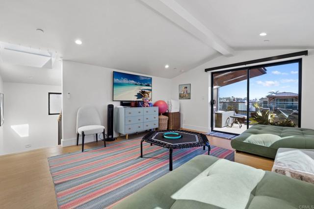 Detail Gallery Image 44 of 72 For 119 41st St, Newport Beach,  CA 92663 - 3 Beds | 5 Baths