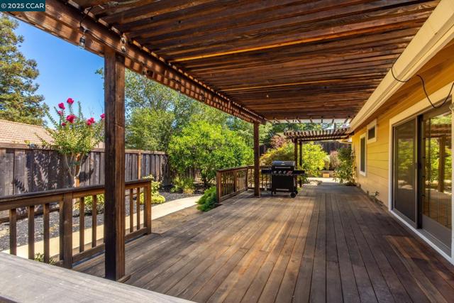171 Mount Tam Ct, Martinez CA: https://media.crmls.org/mediaz/8639f249-05f3-4002-8df5-2a03ef873df4.jpg