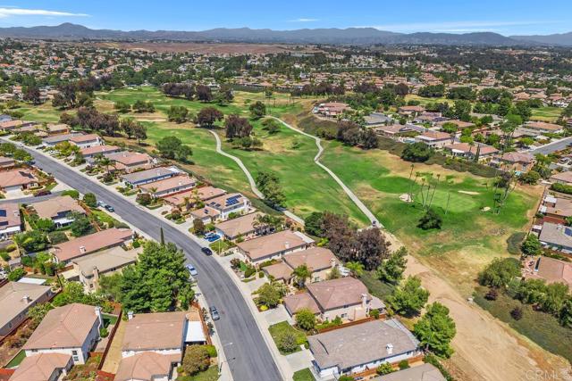 31135 Gleneagles Drive, Temecula CA: https://media.crmls.org/mediaz/863a141f-ccf6-4e7e-8e11-a8bd10e82ea3.jpg