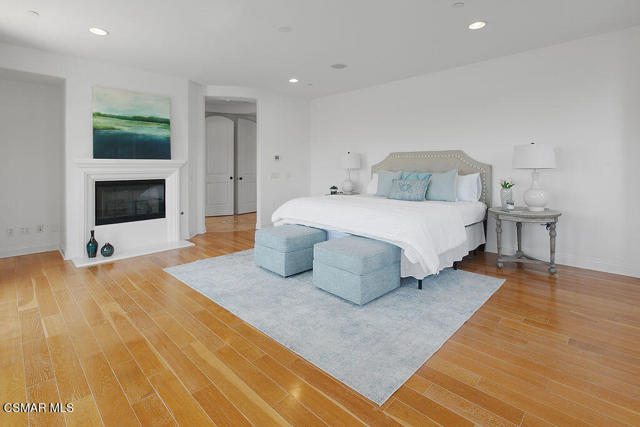 4014 Caribbean Street, Oxnard CA: https://media.crmls.org/mediaz/863a15a1-2bad-41c2-a438-c5709471cb21.jpg