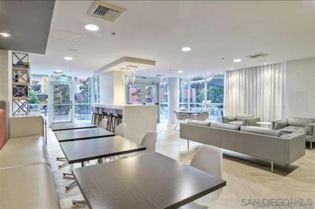 1240 India St, San Diego CA: https://media.crmls.org/mediaz/863a2e02-0892-4433-9aaa-e1e1c72559dc.jpg